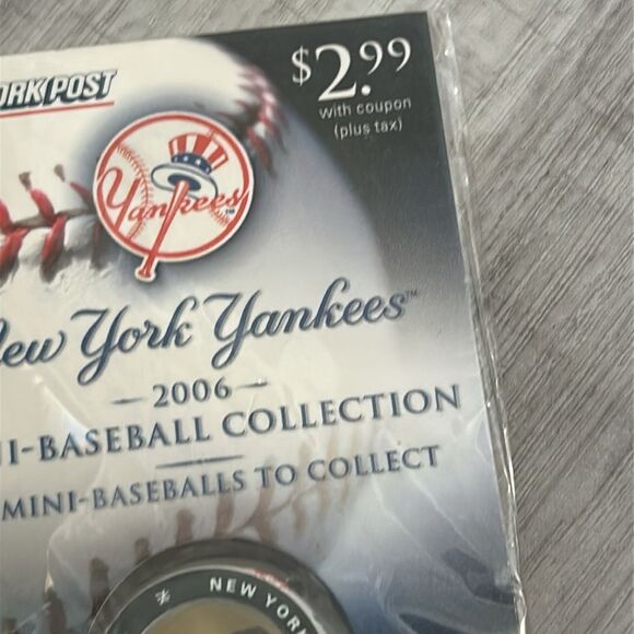Johnny Damon New York Yankees 2006 Mini Baseball Collection - Picture 4 of 9